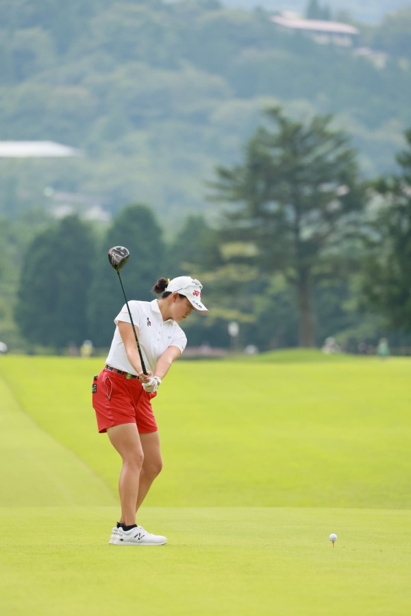 岩井千怜のドライバースイング（後方）連続写真【CATレディス2022】