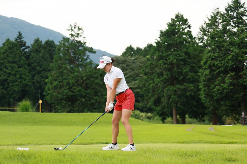 岩井千怜のドライバースイング（斜め前方）連続写真【CATレディス2022】