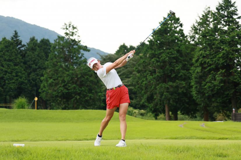 岩井千怜のドライバースイング（斜め前方）連続写真【CATレディス2022】