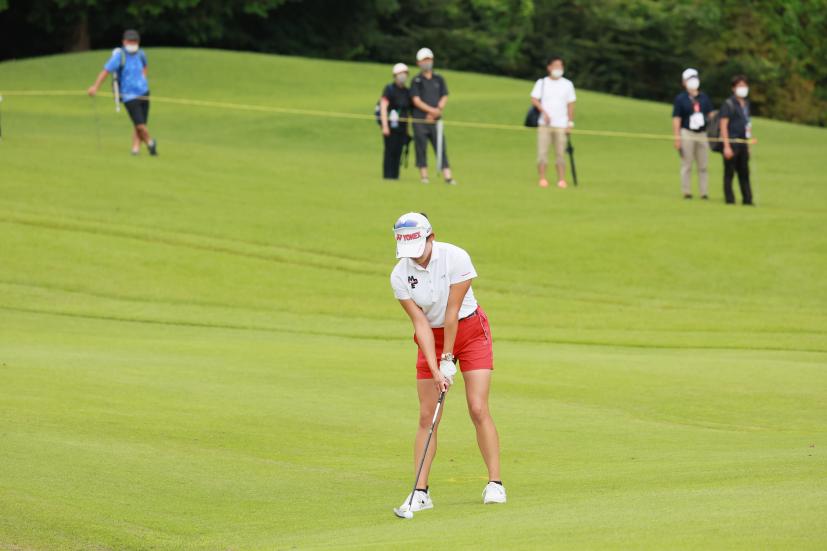 岩井千怜のアイアンスイング（正面）連続写真【CATレディス2022】