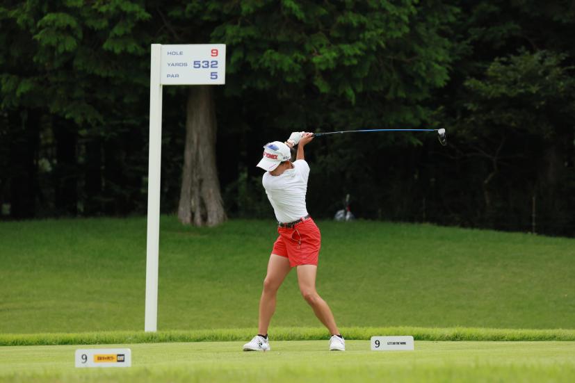 岩井千怜のドライバースイング（正面）連続写真【CATレディス2022】