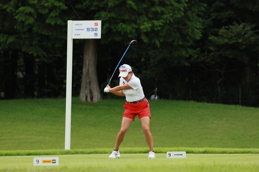 岩井千怜のドライバースイング（正面）連続写真【CATレディス2022】