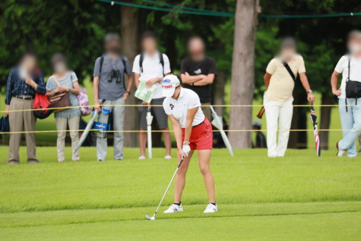 岩井千怜のウェッジスイング（斜め前方）連続写真【CATレディス2022】