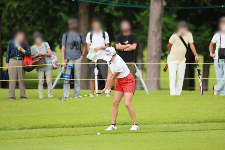 岩井千怜のウェッジスイング（斜め前方）連続写真【CATレディス2022】