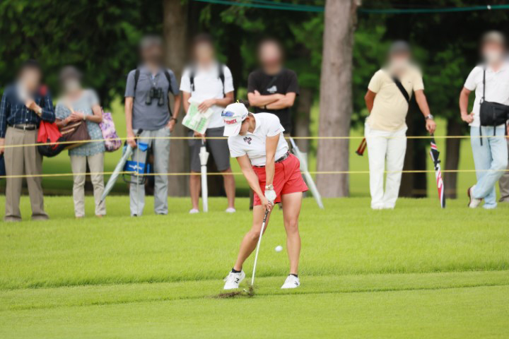 岩井千怜のウェッジスイング（斜め前方）連続写真【CATレディス2022】