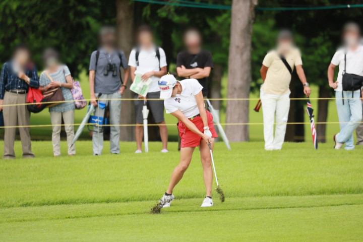 岩井千怜のウェッジスイング（斜め前方）連続写真【CATレディス2022】