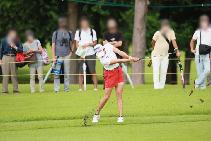 岩井千怜のウェッジスイング（斜め前方）連続写真【CATレディス2022】