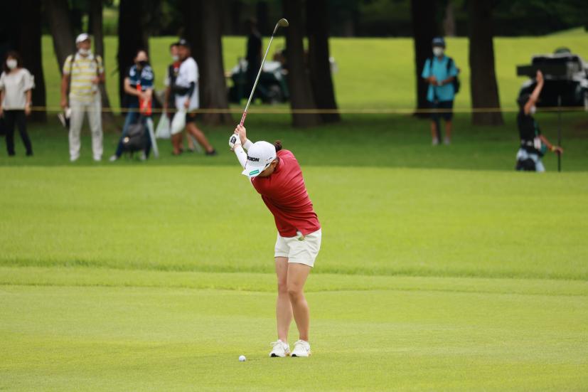勝みなみのウェッジスイング（アプローチ）連続写真【CATレディス2022】