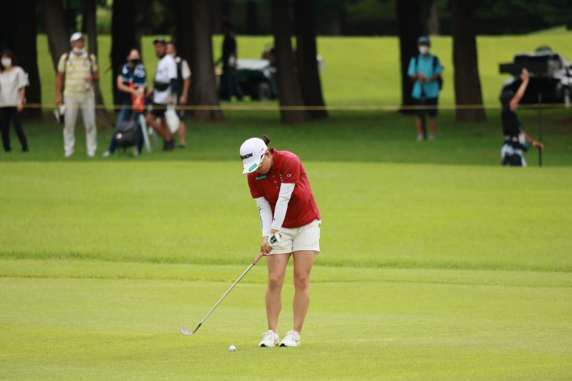 勝みなみのウェッジスイング（アプローチ）連続写真【CATレディス2022】