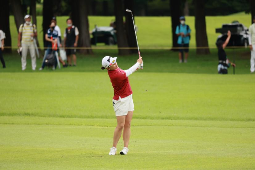 勝みなみのウェッジスイング（アプローチ）連続写真【CATレディス2022】