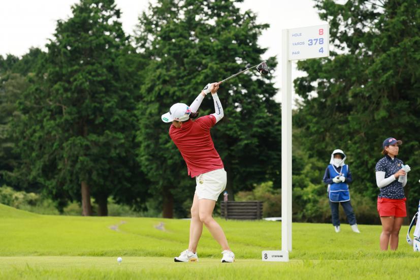 勝みなみのドライバースイング（斜め前方）連続写真【CATレディス2022】