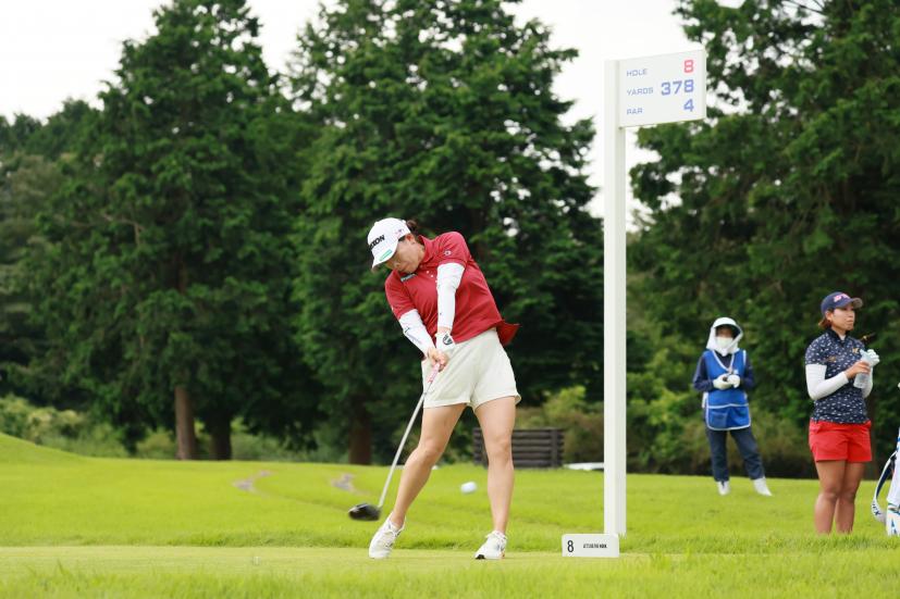 勝みなみのドライバースイング（斜め前方）連続写真【CATレディス2022】