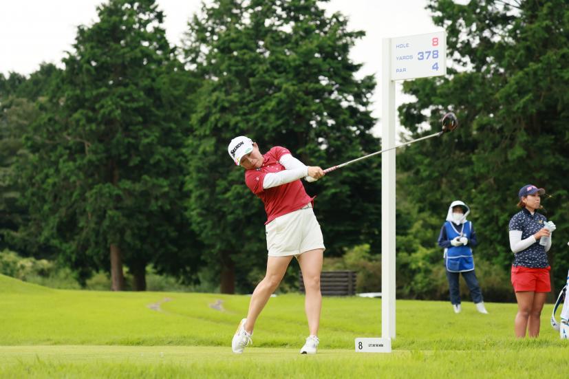 勝みなみのドライバースイング（斜め前方）連続写真【CATレディス2022】