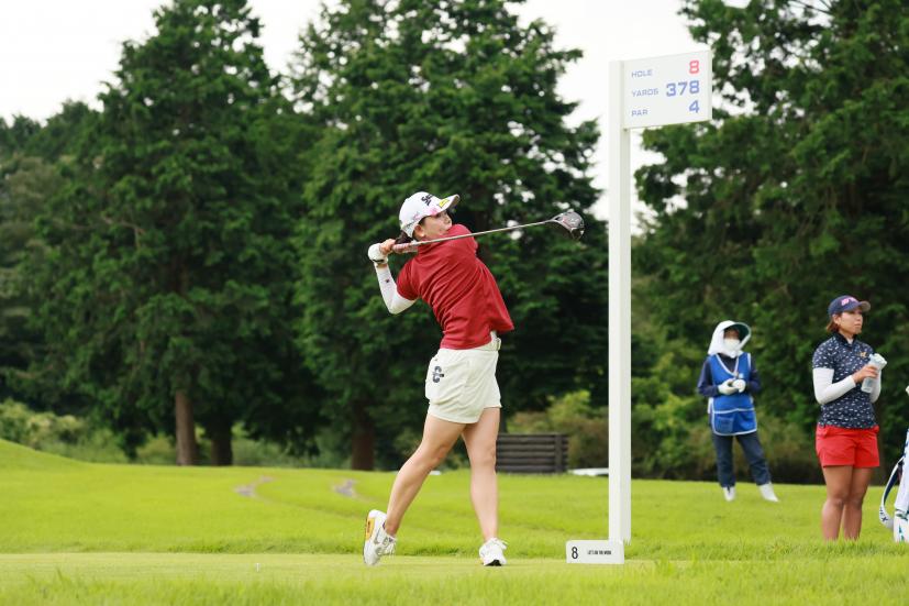 勝みなみのドライバースイング（斜め前方）連続写真【CATレディス2022】
