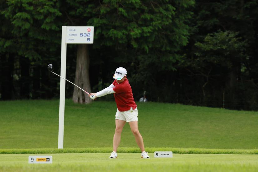 勝みなみのドライバースイング（正面）連続写真【CATレディス2022】