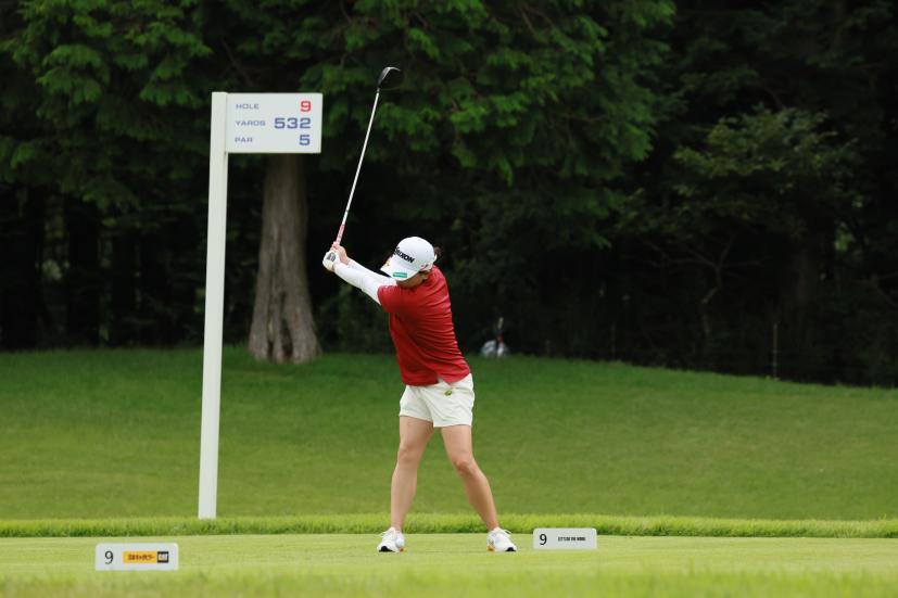 勝みなみのドライバースイング（正面）連続写真【CATレディス2022】