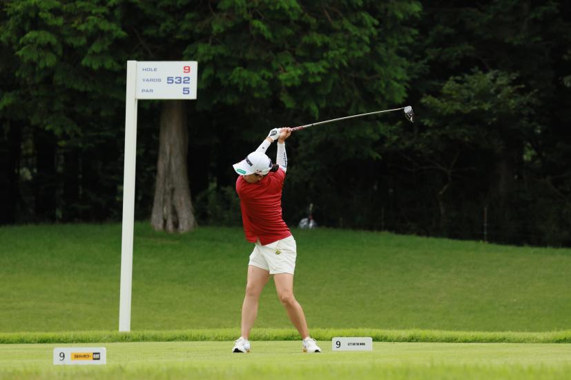 勝みなみのドライバースイング（正面）連続写真【CATレディス2022】