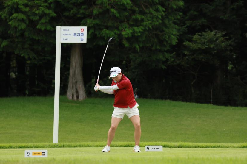 勝みなみのドライバースイング（正面）連続写真【CATレディス2022】