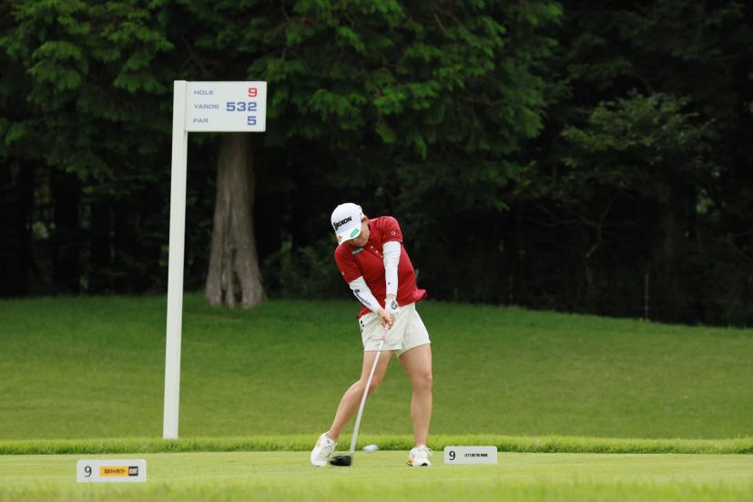 勝みなみのドライバースイング（正面）連続写真【CATレディス2022】