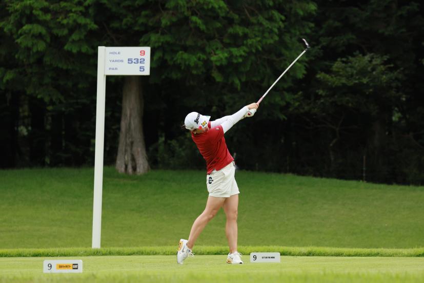 勝みなみのドライバースイング（正面）連続写真【CATレディス2022】