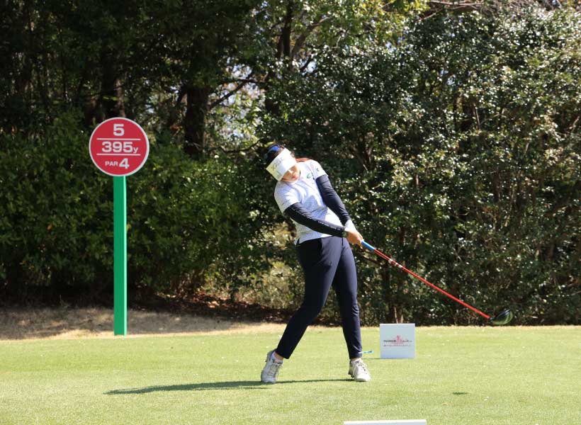 青木瀬令奈のドライバースイング(正面)
