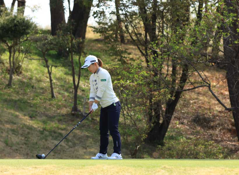 西郷真央のドライバースイング(斜め前方)
