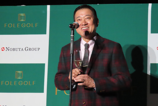 原監督の乾杯の挨拶と始球式でスタート