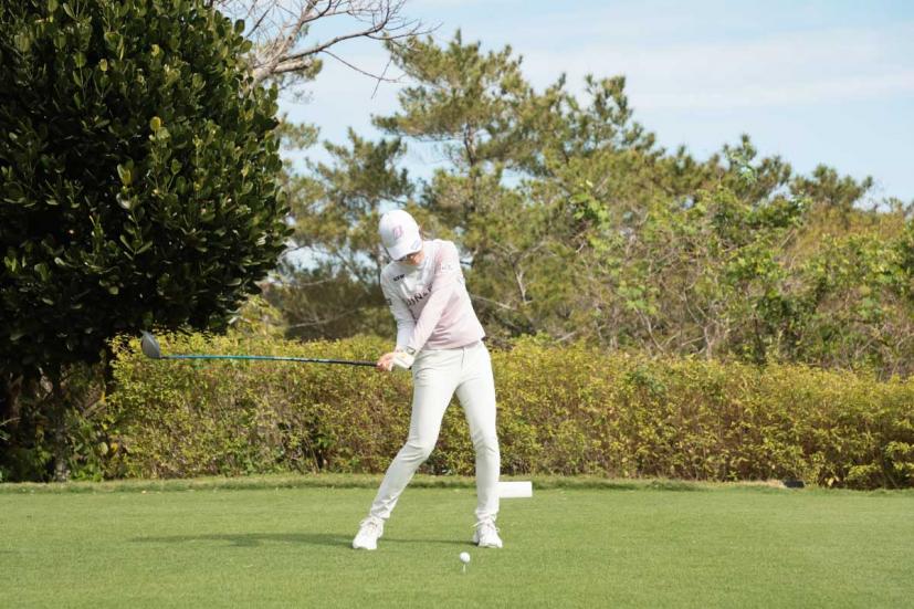 三ヶ島かなのドライバースイング