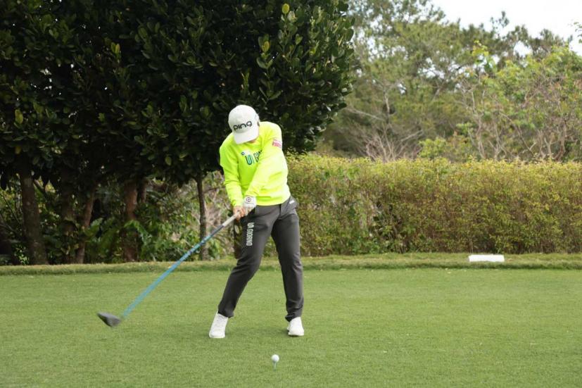 宮澤美咲ドライバースイング