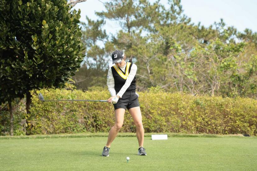 大里桃子のドライバースイング