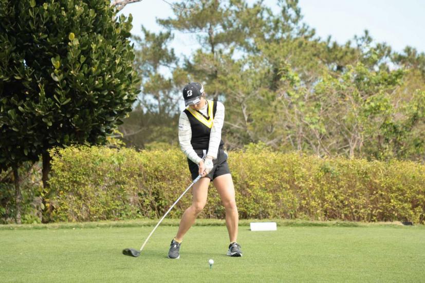 大里桃子のドライバースイング