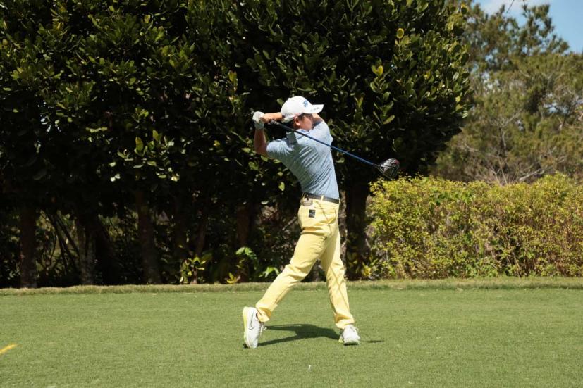 岩井明愛のドライバースイング(正面)|フィニッシュ