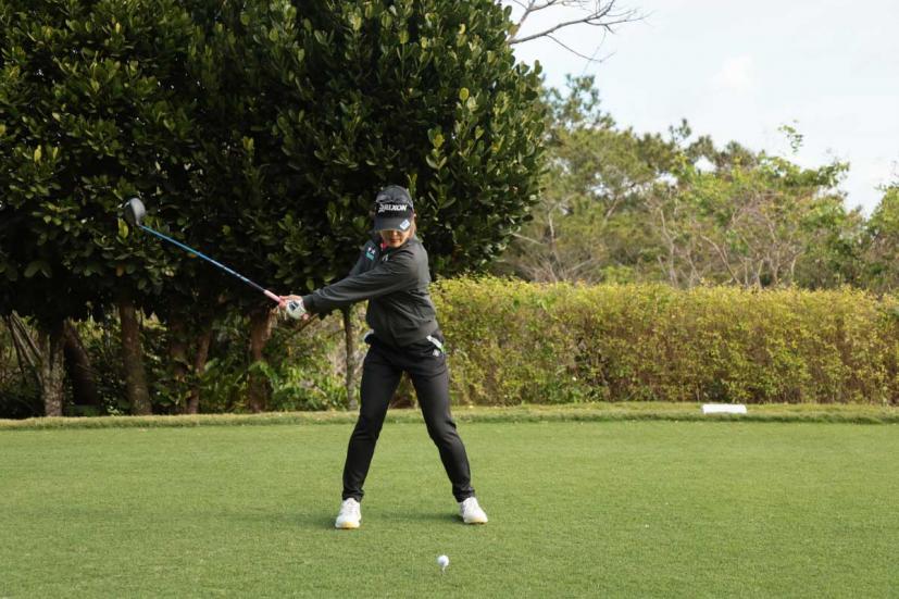 小倉彩愛のドライバースイング