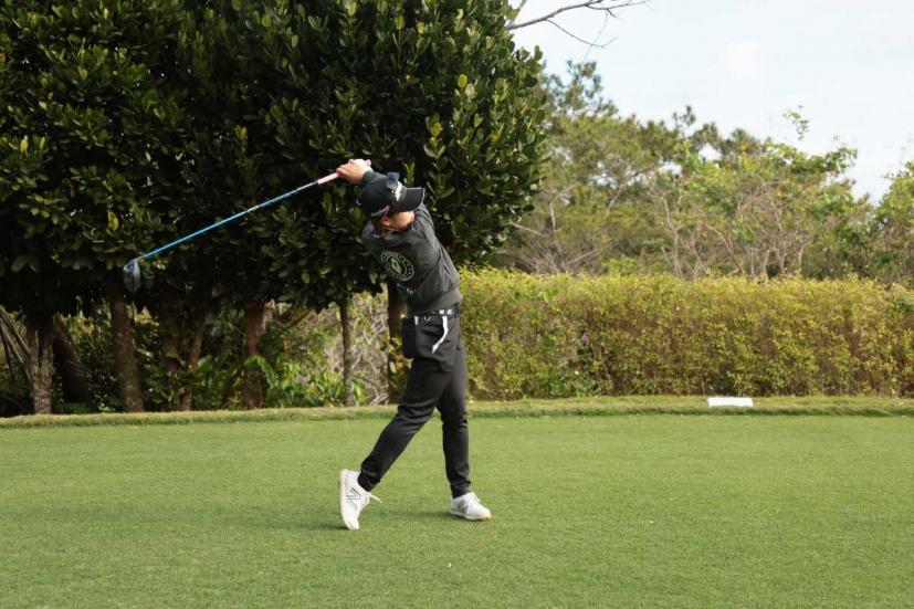 小倉彩愛のドライバースイング