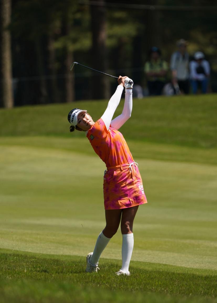 原英莉花のアイアンスイング