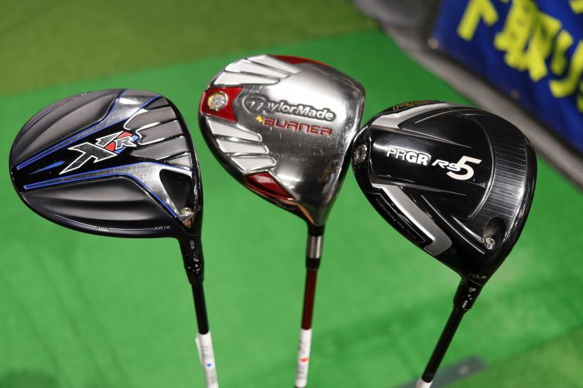 左からキャロウェイゴルフ XR（2016）、テーラーメイド ゴルフ バーナー（2007）、プロギア RS5/RS（2020）