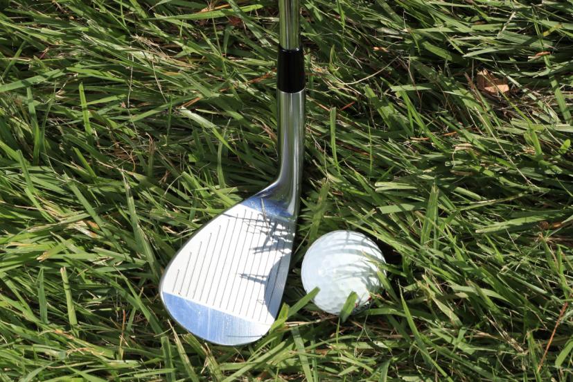 ゴルフボール,ラフ,アイアン