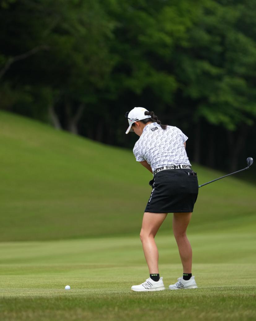 岩井千怜のフェアウェイウッドスイング