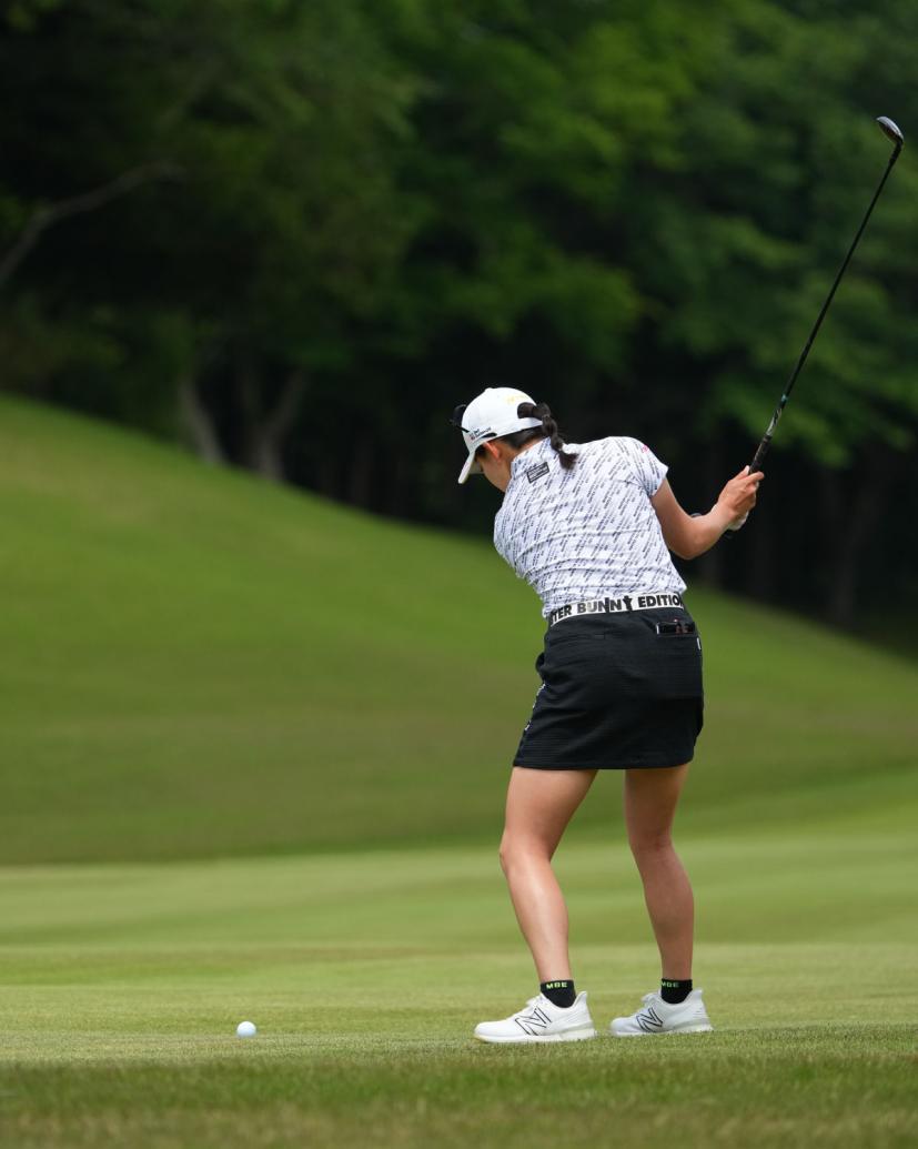岩井千怜のフェアウェイウッドスイング