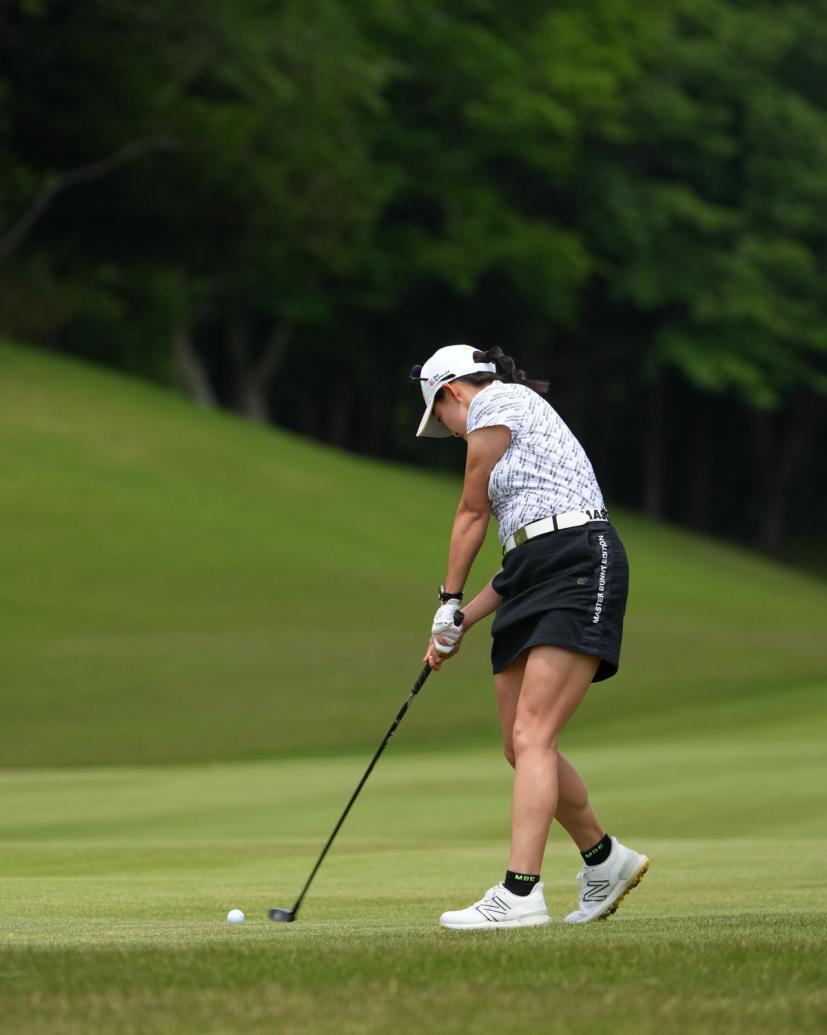 岩井千怜のフェアウェイウッドスイング