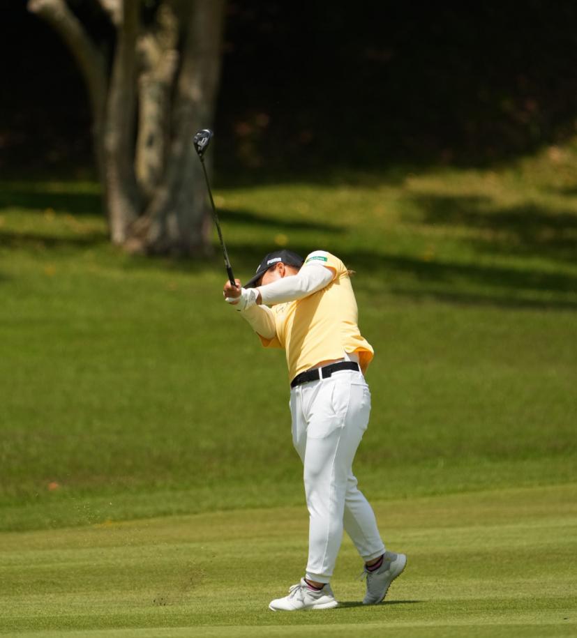 西郷真央のフェアウェイウッドスイング