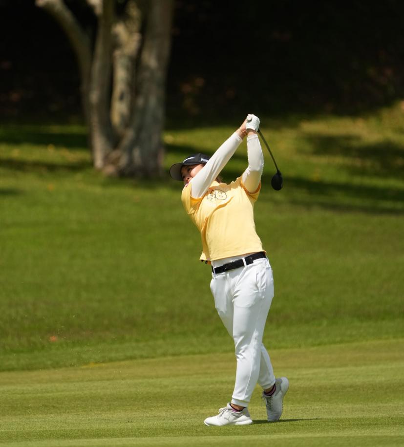 西郷真央のフェアウェイウッドスイング