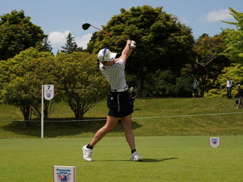 岩井千怜のドライバースイング