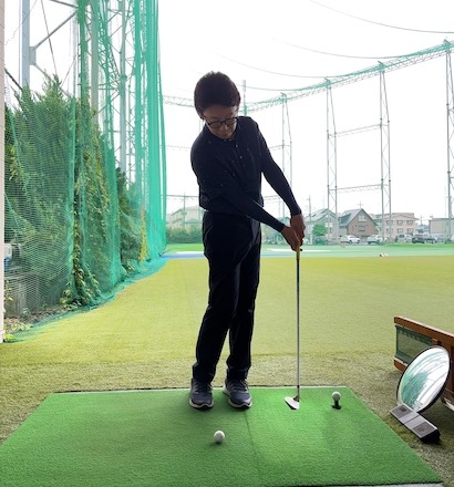 グリップ（手）がカラダの種面から外れるとミスを招きやすくなる。