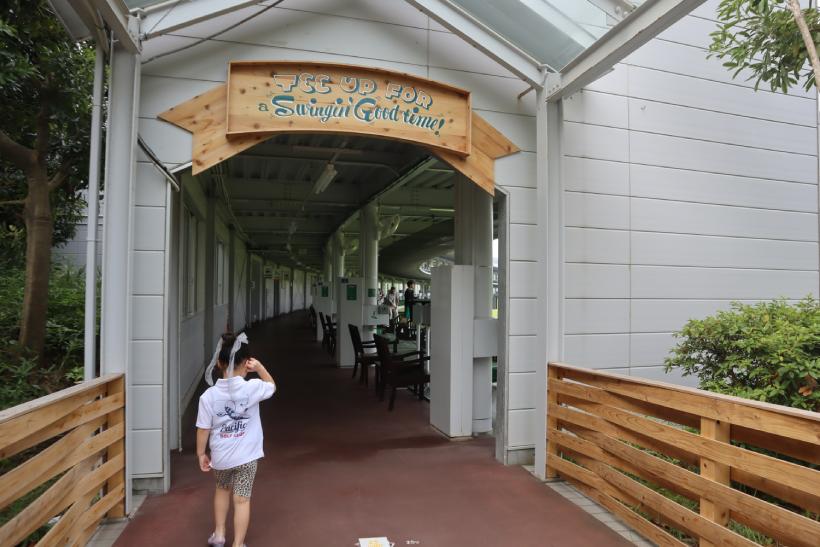 ゴルフ女子,キッズゴルファー,ゴルフ練習場,ゴルフウェア