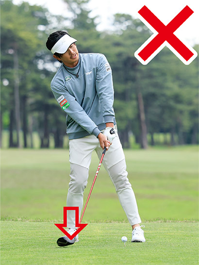 体重移動ができない人はダウンスイングで体重が左足に乗っていないパターンがほとんど。