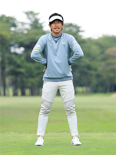 背中側を丸めて左右の肩甲骨を伸ばすストレッチなども取り入れるといい。