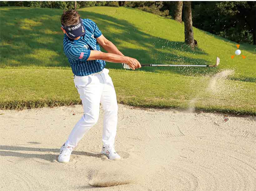 砂を飛ばす方向が重要。上ではなく前に大きく飛ばせばキャリーが出る。