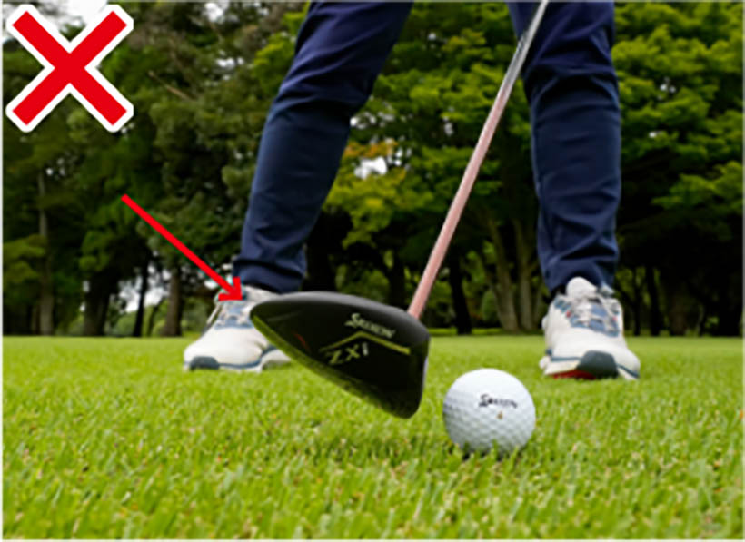 クラブが鋭角に下りてくるとフェースが立ってボールが上がらない。