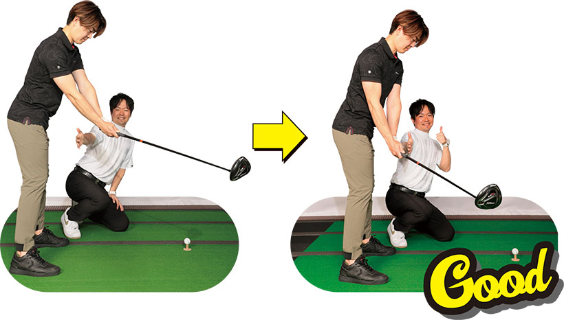 （写真左）アドレス時の地点よりもかなりグリップが前に……（写真右）上体と両腕の間隔を保ったままテークバック！